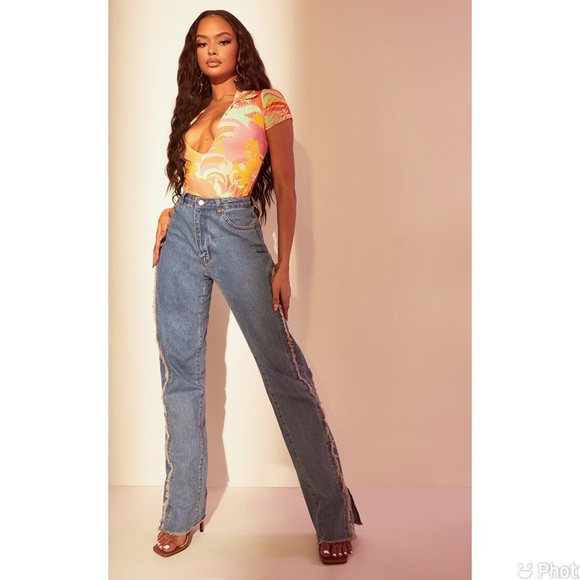 PrettyLittleThing‎ Light Blue Wash Fray Detail Split Hem Jeans 4 - Picture 1 of 13